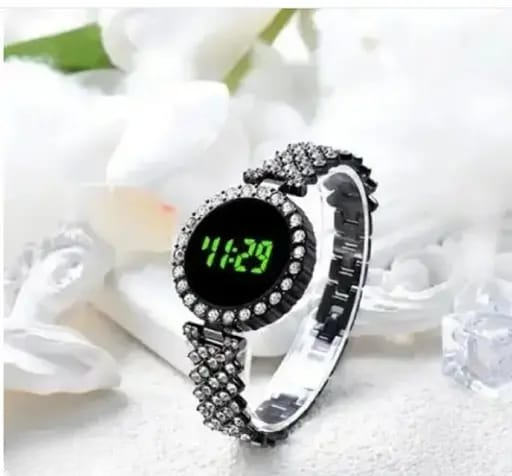 Ladies Round Dial Digital Watch Elegant Design Clear Display Comfortable Strap Easy To Use Reliable Performance Perfect For Daily Wear - Silver