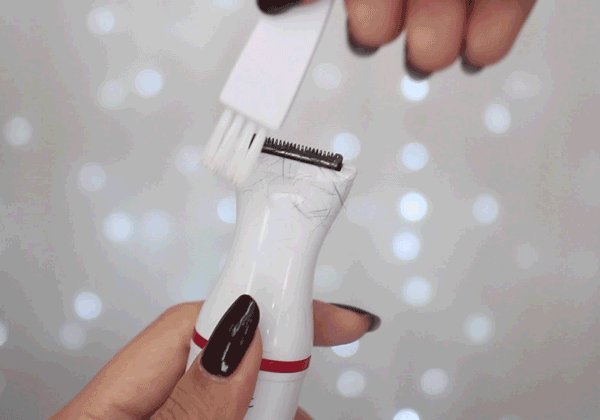 Veet Sensitive Precision Beauty Styler For Women (cell operated)