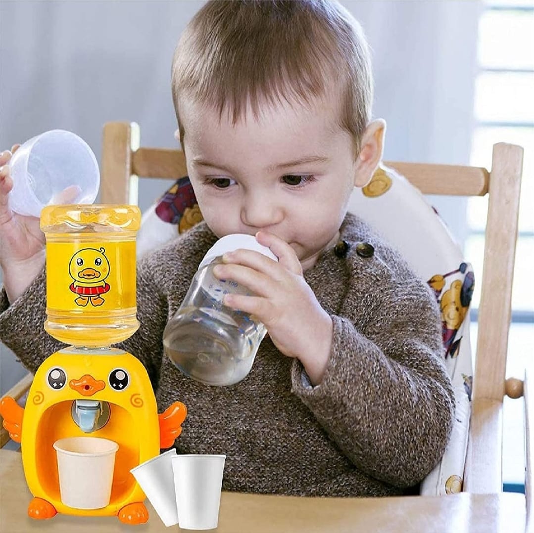 Mini Duck Water Dispenser Toy Drinking Fountain – Cute Yellow Duck Design with Realistic Water Flow, Eco-Friendly ABS Material, Battery Operated Kids Pretend Play Toy Gift with Cups for Boys and Girls, Age 3+